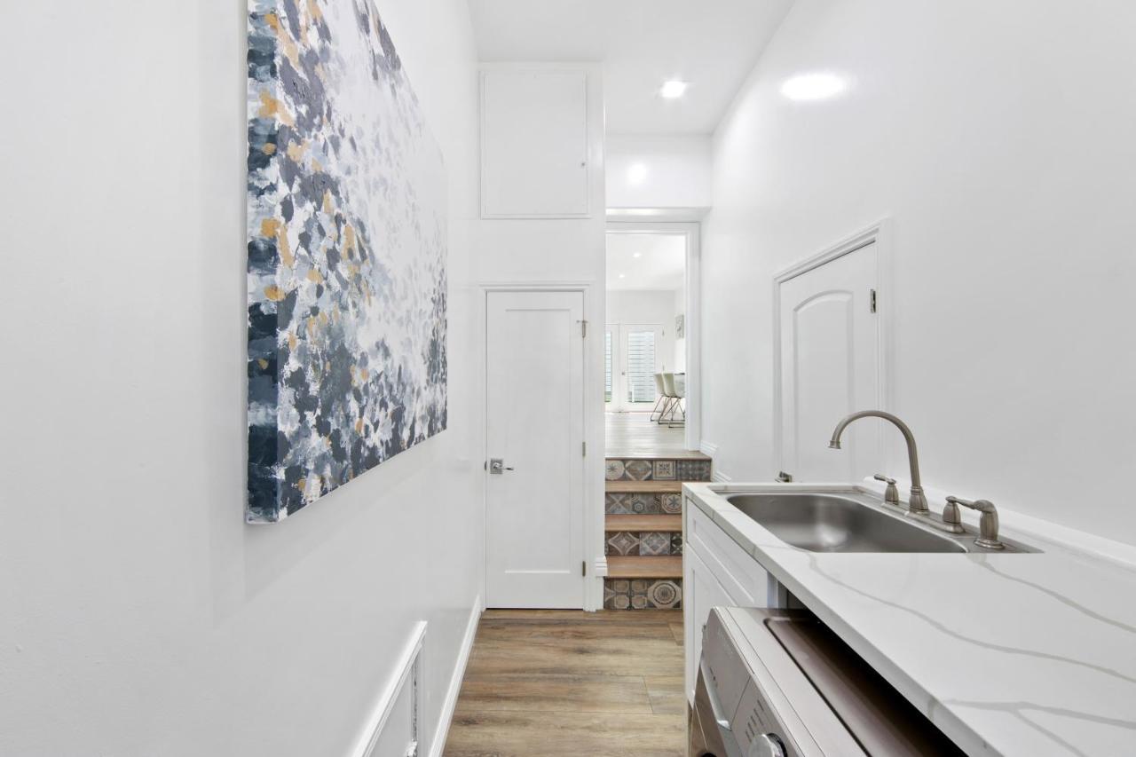 Studio City Contemporary Villa With Pool Sleeps 10 로스앤젤레스 외부 사진